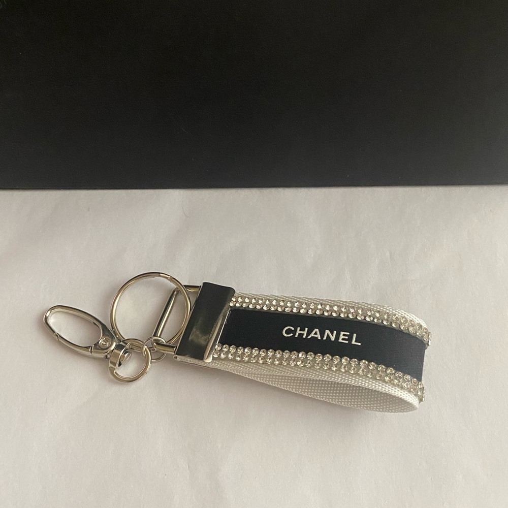 Black and Silver Keychain - Picture 6 of 6